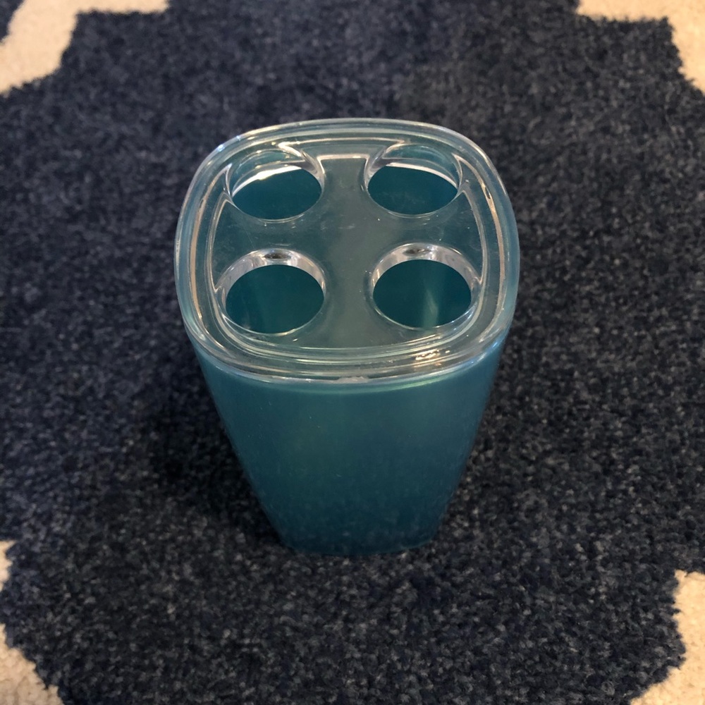 Toothbrush holder